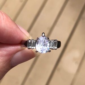 ⭐️NEW Pear Shaped CZ 2.56 TCW Ring Size 9.5